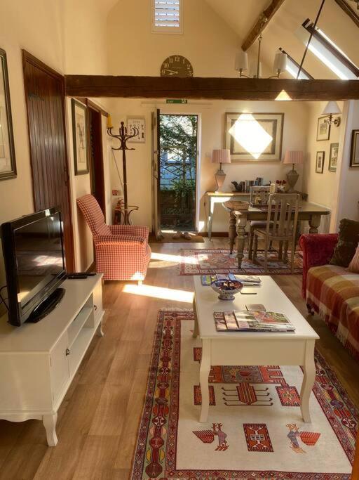 The Grooms Loft Self Contained Apartment Milton Abbas Exterior photo