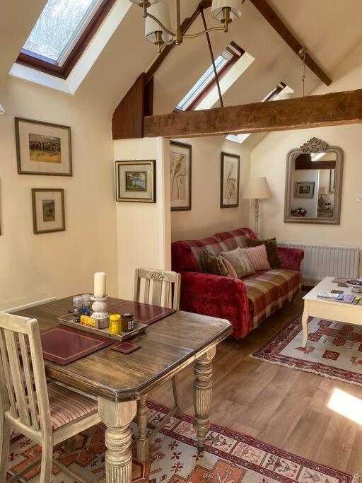 The Grooms Loft Self Contained Apartment Milton Abbas Exterior photo
